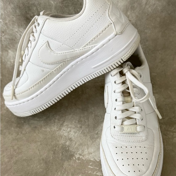 Nike Off-White Sneakers - Picture 3 of 9